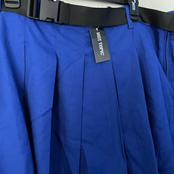 3X & 5X / Hot Topic Plus Size Pleated Skirt - Picture 2 of 4